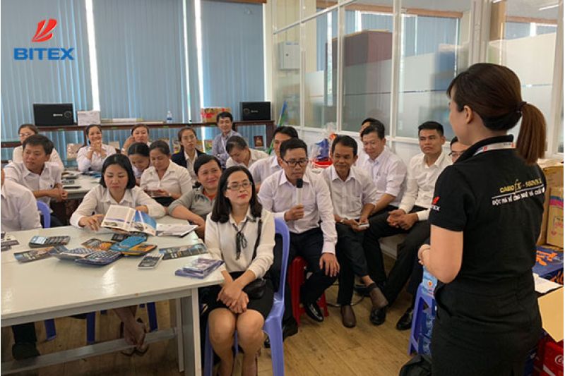 BITEX hướng dẫn sử dụng máy tính Casio cho các cửa hàng trưởng nhà sách Fahasa