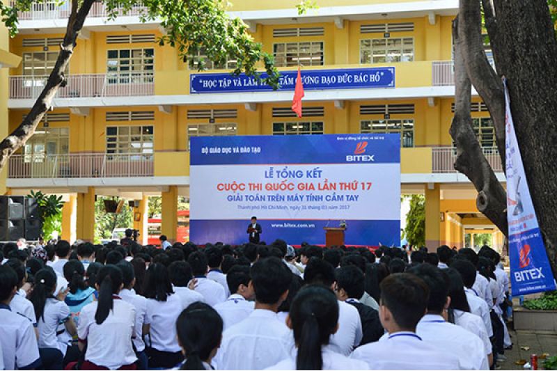 “Khởi động” kỳ thi học sinh giỏi giải toán trên máy tính cầm tay Casio ở TP.HCM