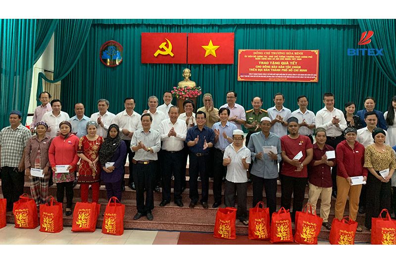 BITEX cùng Phó thủ tướng Trương Hòa Bình trao quà đón Tết Canh Tý đến đồng bào dân tộc Chăm tại TP.HCM