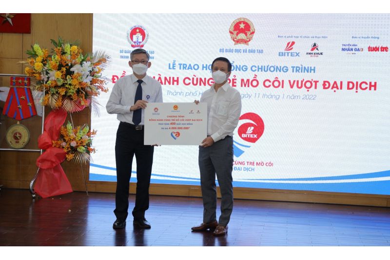 Trao tặng 400 suất học bổng trị giá 4 tỷ đồng cho Sở Giáo Dục và Đào Tạo Thành phố Hồ Chí Minh