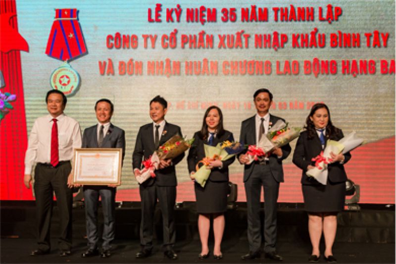 BITEX đón nhận huân chương lao động và cờ thi đua chính phủ nhân kỷ niệm 35 năm