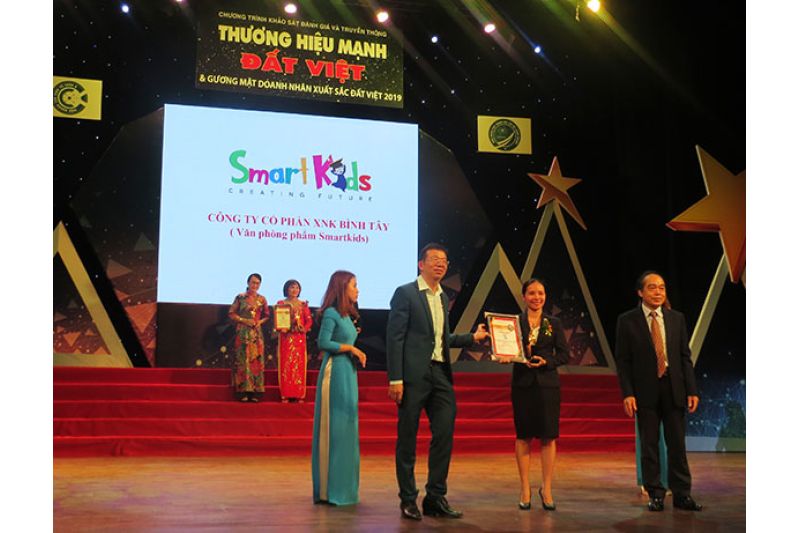 Văn phòng phẩm Smartkids, Officetex lọt vào Top 10 Thương hiệu mạnh Đất Việt 2019