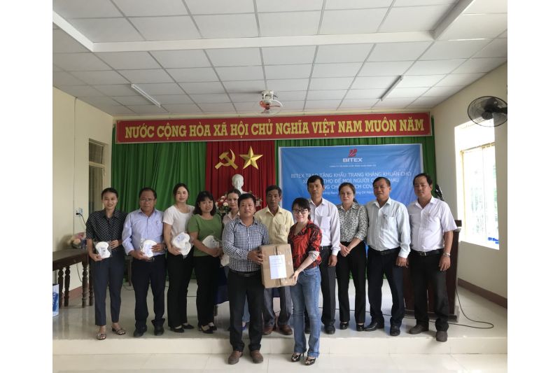 BITEX trao tặng 2400 khẩu trang vải kháng khuẩn cho xã Điện Thọ, chung tay phòng chống Covid 19