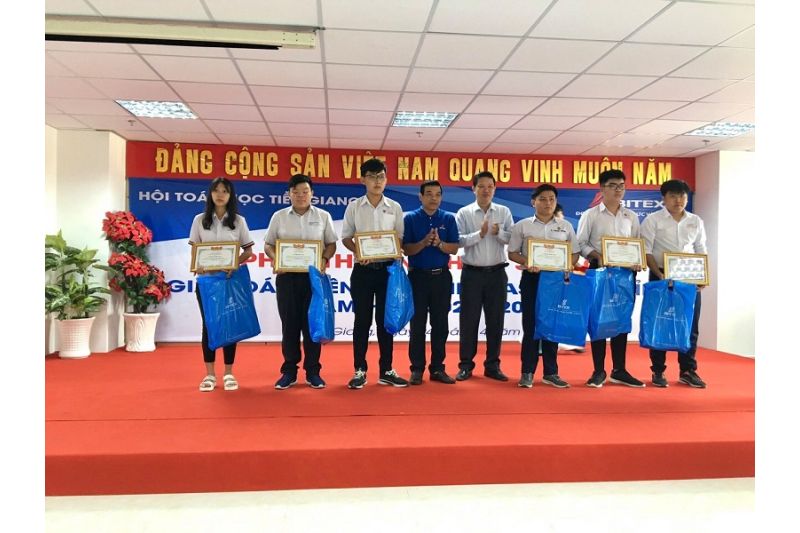 BITEX tặng 80 phần quà cho học sinh giỏi giải toán trên máy tính Casio cấp tỉnh Tiền Giang 2020-2021