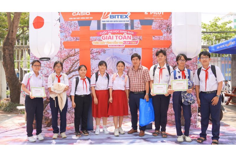 Học sinh An Giang hào hứng tranh tài ở kỳ thi học sinh giỏi toán trên máy tính cầm tay lần thứ 28