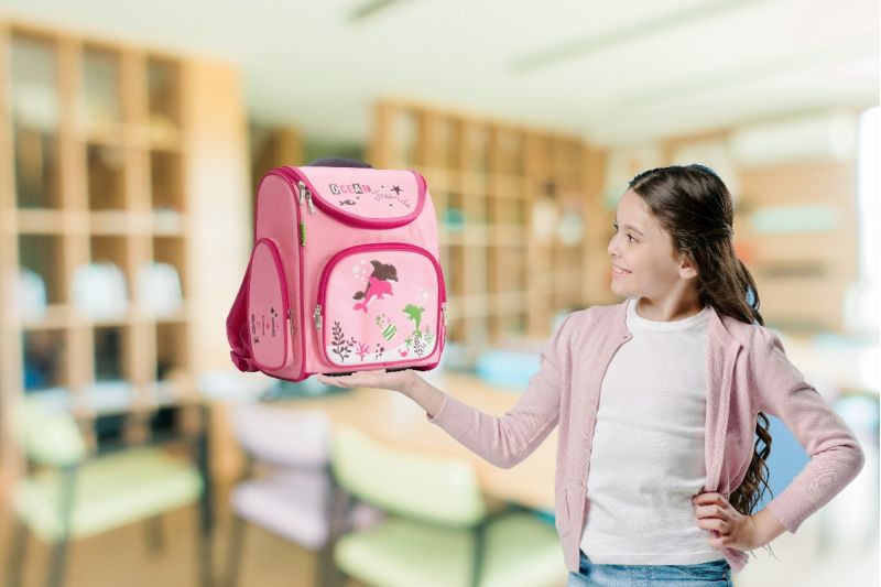 Những lợi ích khi cho trẻ nhỏ sử dụng balo chống gù thương hiệu Việt
