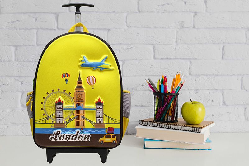 Tại sao nên lựa chọn balo cần kéo “đồng hành” cùng bé đến trường?