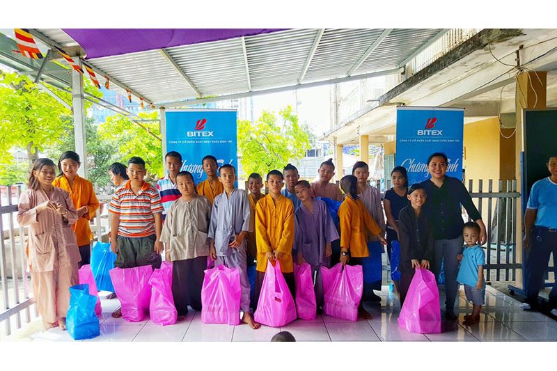 BITEX trao quà và nấu ăn cho trẻ em mồ côi, người già không nơi nương tựa tại chùa Từ Hạnh