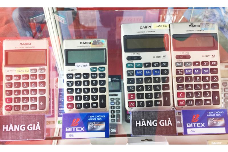 Đến hội chợ khuyến mại 2018: Ghé xem gian hàng trưng bày hàng giả hàng nhái máy tính Casio