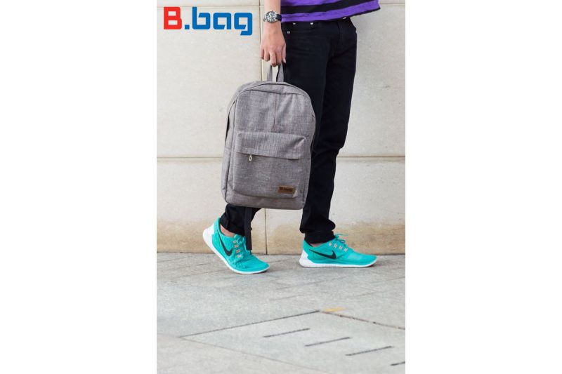 Bạn thường đeo balo kiểu nào? Cách đeo balo tiết lộ tính cách của bạn