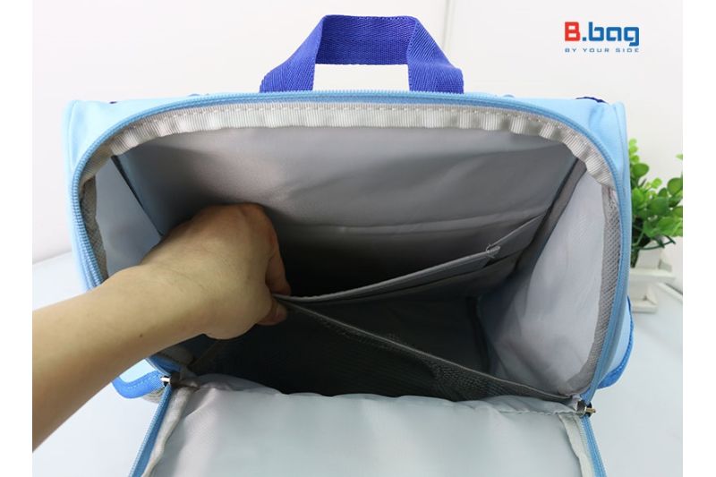 Soi bên trong cặp chống gù B.bag có ưu điểm gì?