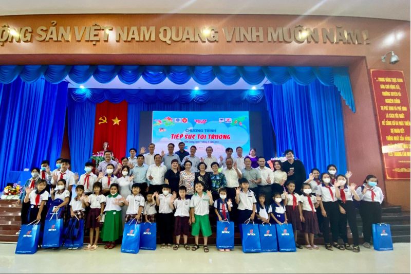 BITEX tiếp tục đồng hành cùng chương trình Tiếp Sức Đến Trường & tặng 200 phần quà cho học sinh có hoàn cảnh khó khăn tại Tiền Giang