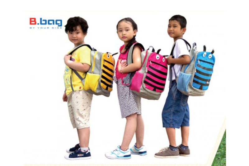 Cách sử dụng cặp, ba lô đúng chuẩn để bảo vệ cột sống của con