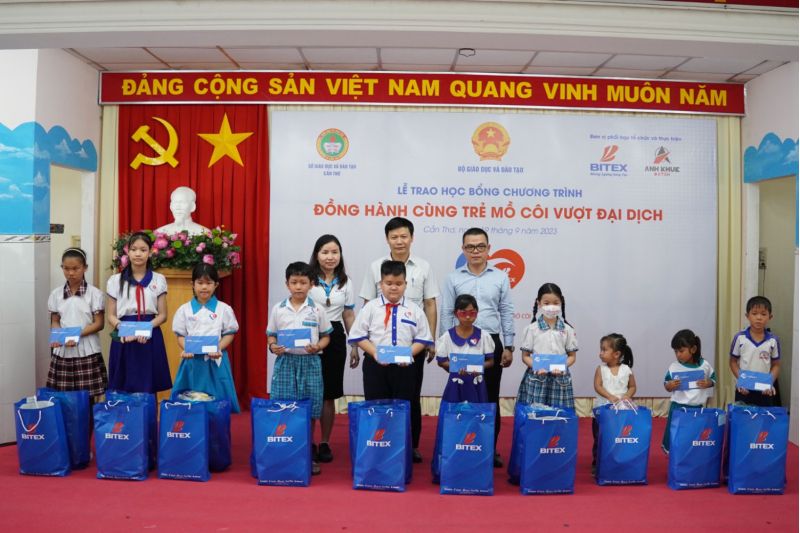 Tập đoàn BITEX trao học bổng và quà tặng với tổng trị giá 106 triệu đồng cho học sinh tại Cần Thơ
