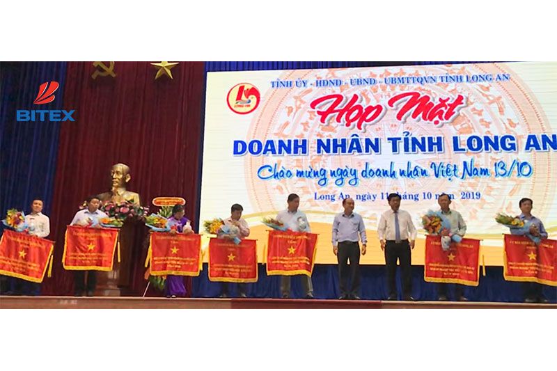 BITEX vinh dự nhận Kỷ niệm chương và Cờ thi đua Doanh nghiệp tiêu biểu xuất sắc