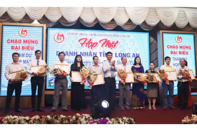 BITEX tiếp tục nhận Bằng khen “Doanh nghiệp tiêu biểu xuất sắc 2019” của tỉnh Long An