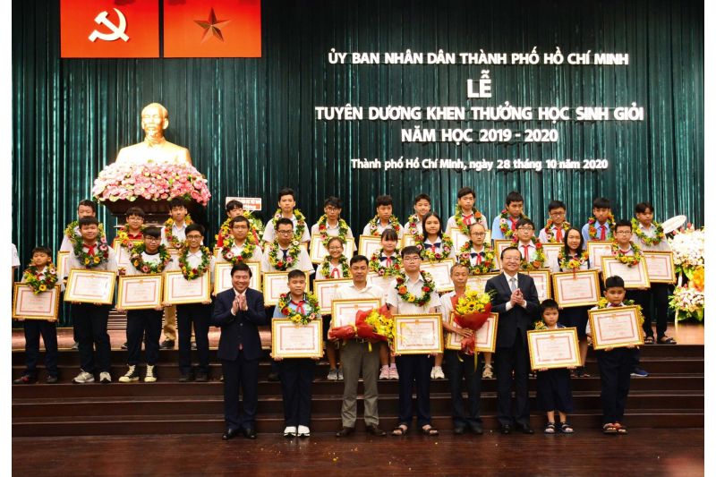Lãnh đạo BITEX dự Lễ tuyên dương khen thưởng học sinh giỏi 2019 - 2020