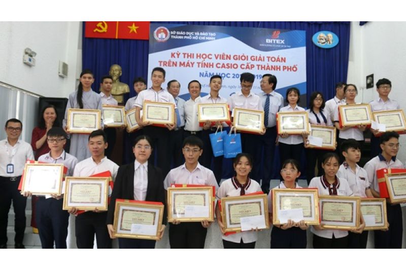 20 thí sinh đạt giải thưởng Giải toán nhanh trên máy tính Casio khối GDTX TP. HCM