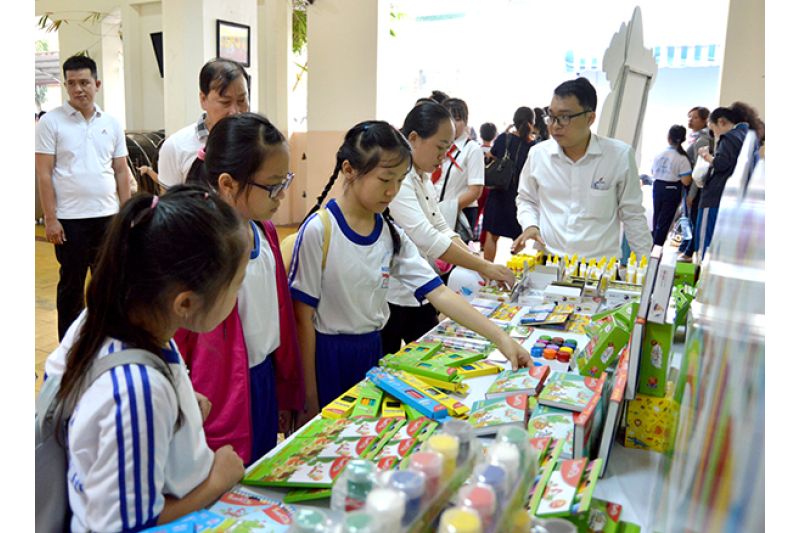 Học mẹ Nhật chọn văn phòng phẩm cho con