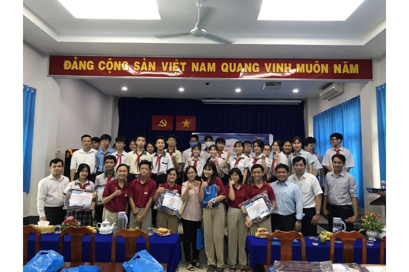 Những học sinh giải toán giỏi trên máy tính Casio tiếp tục lộ diện tại TP.HCM