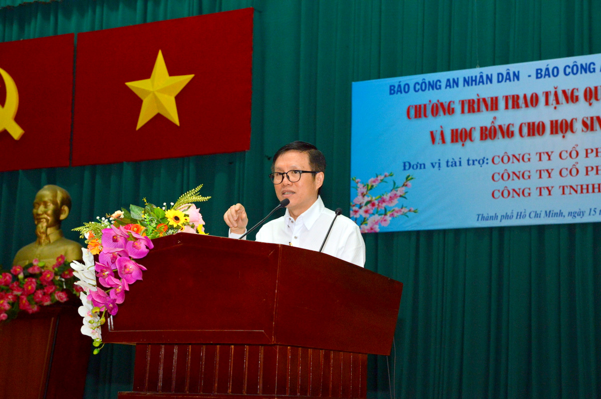 Bitex trao quà tết cho đồng bào người Chăm cùng Phó Thủ tướng Trương Hoà Bình