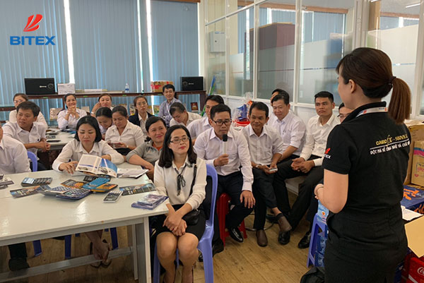 BITEX hướng dẫn sử dụng máy tính Casio cho các cửa hàng trưởng nhà sách Fahasa