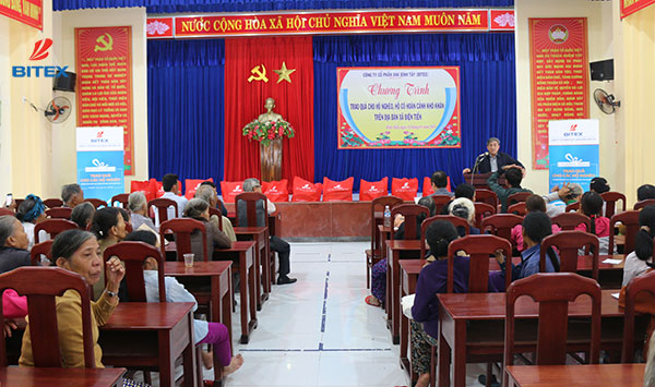 bitex-trao-qua-cho-nguoi-ngheo-o-quang-nam-2