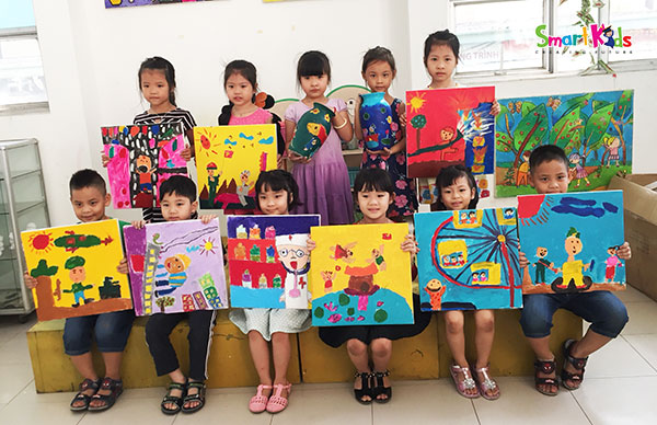 Siêu đáng yêu với bộ ảnh các bé mầm non quận Tân Bình say mê trổ tài hội họa