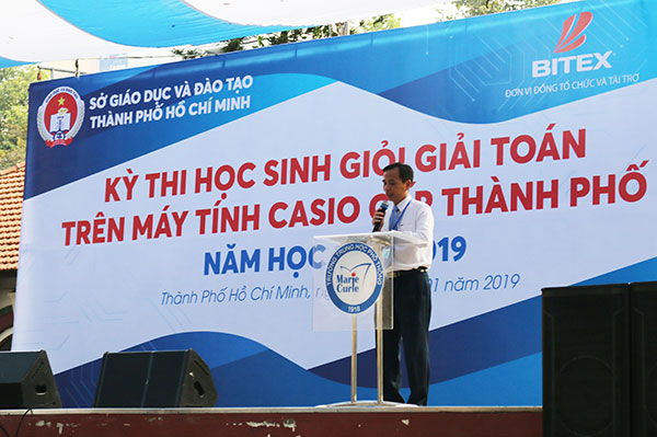 trao-giai-cuoc-thi-giai-toan-tren-may-tinh-cam-tay-Casio-4