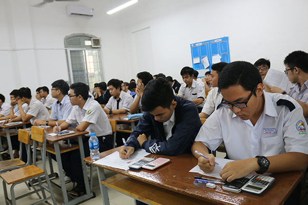 trao-giai-cuoc-thi-giai-toan-tren-may-tinh-cam-tay-Casio-6