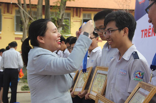 trao-giai-cuoc-thi-giai-toan-tren-may-tinh-cam-tay-Casio-9