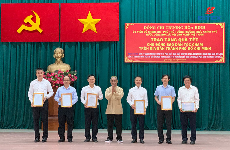 BITEX-cung-pho-thu-tuong-truong-hoa-binh-tang-qua-tet-2020.