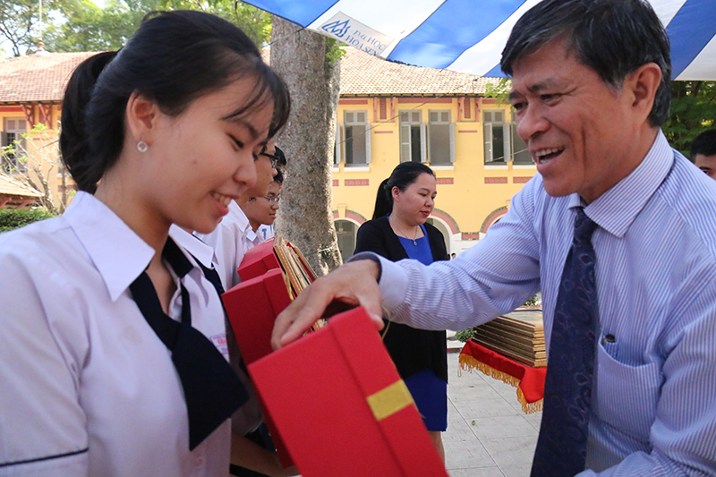 ky-thi-hoc-sinh-gioi-giai-toan-tren-may-tinh-cam-tay-casio_5