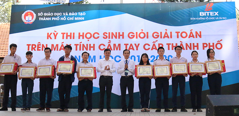 ky-thi-hoc-sinh-gioi-giai-toan-tren-may-tinh-cam-tay-casio_8
