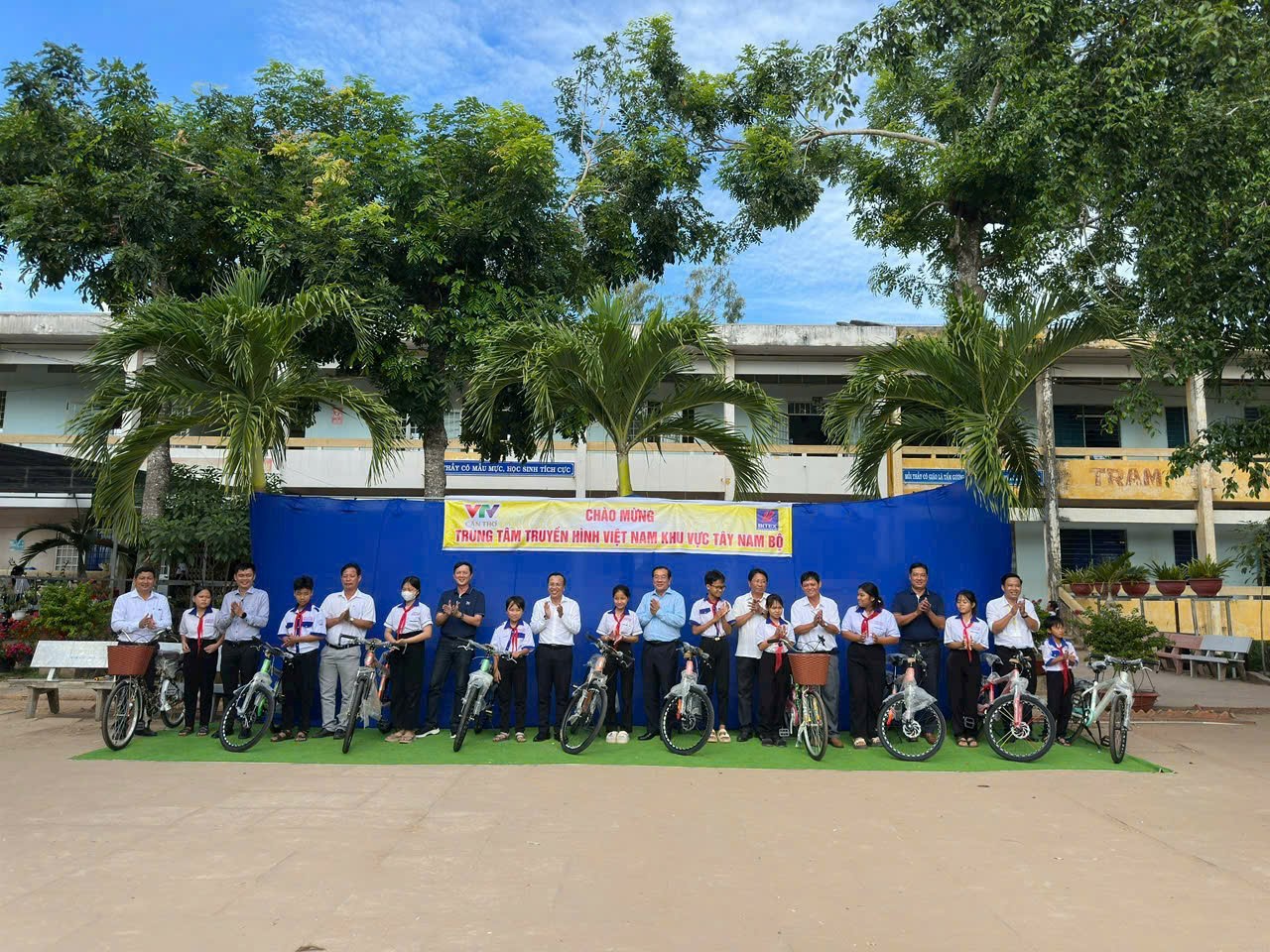 BITEX mang yêu thương đến huyện An Phú – Cùng chắp cánh ước mơ cho thế hệ trẻ