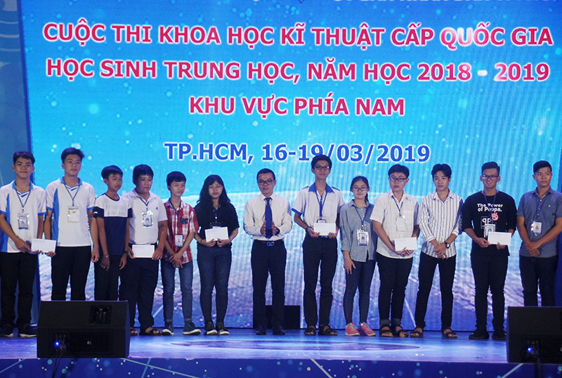 BITEX tài trợ và trao 20 phần quà cho thí sinh đạt giải tại Cuộc thi khoa học kỹ thuật cấp quốc gia
