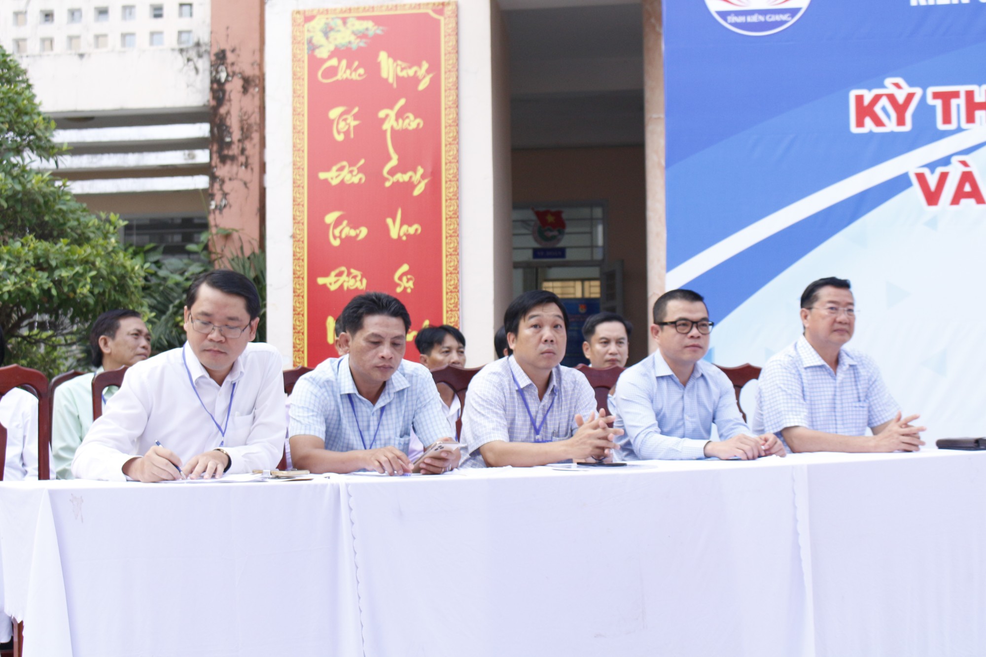 Sân trường sôi động với nhiều sự kiện hấp dẫn, biến cuộc thi trở thành một ngày hội đầy ý nghĩa