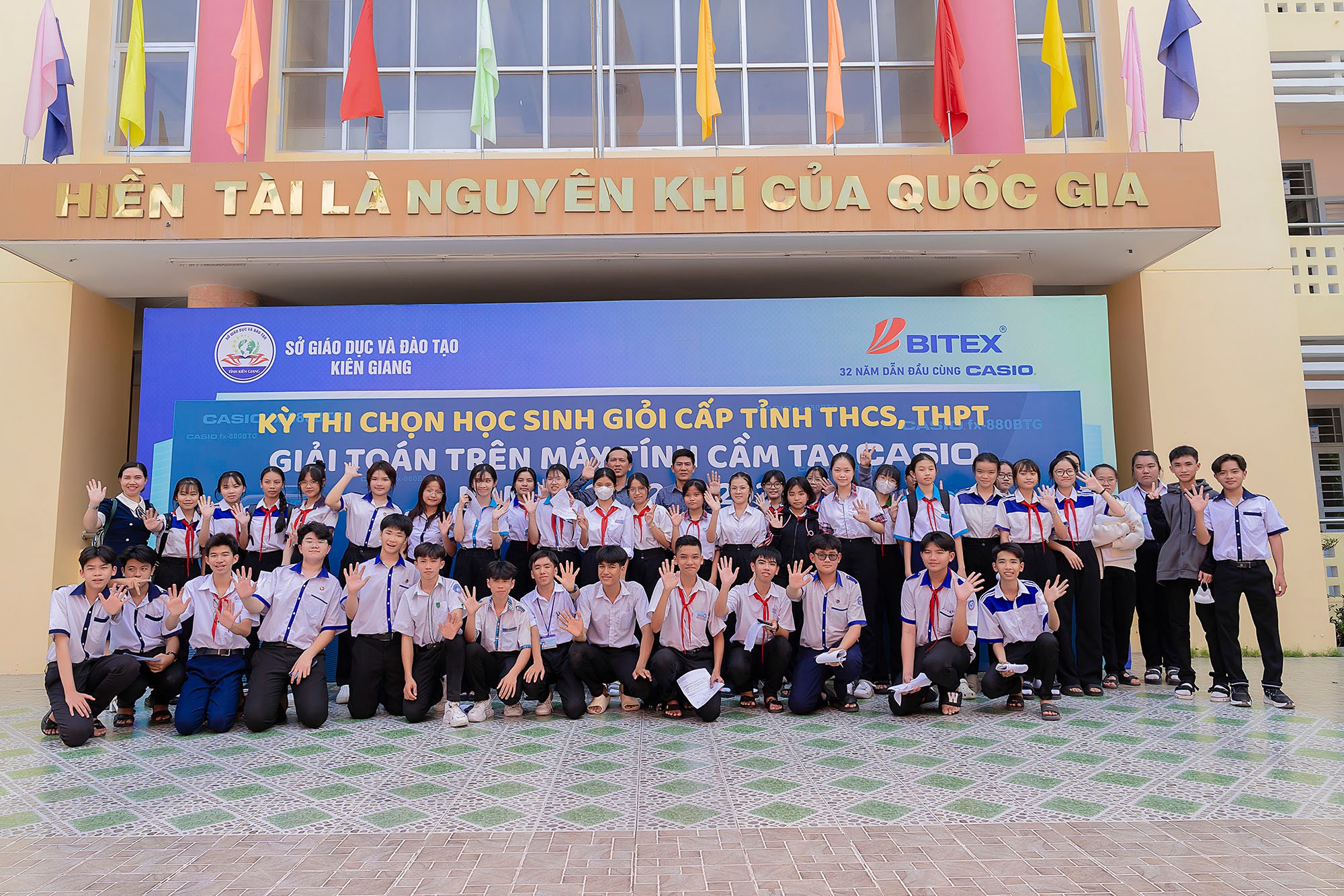 Gần 500 học sinh Kiên Giang hào hứng tranh tài ở kỳ thi học sinh giỏi toán trên máy tính cầm tay