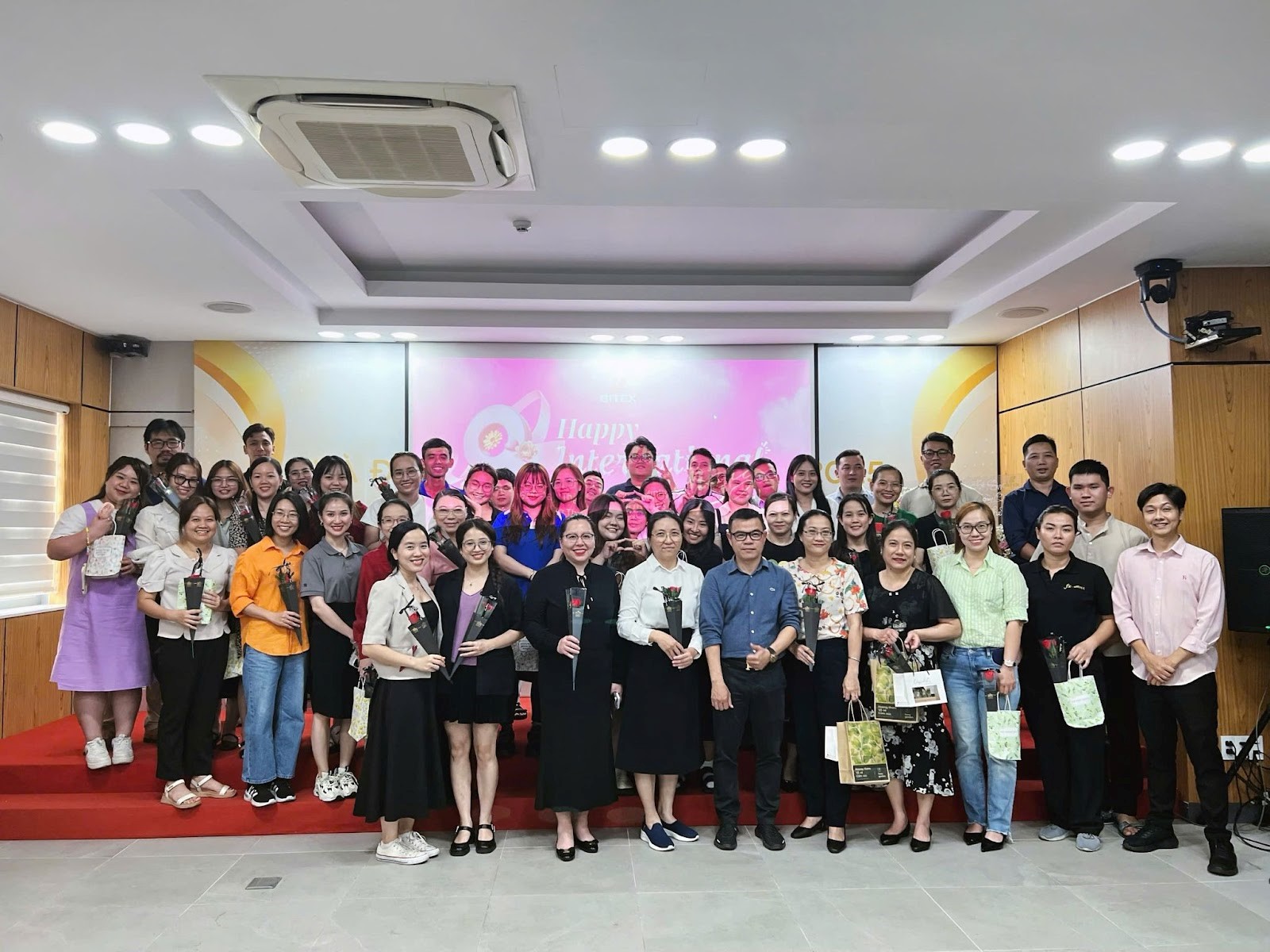 BITEX RỘN RÀNG SẮC HOA – TÔN VINH PHÁI ĐẸP 8/3