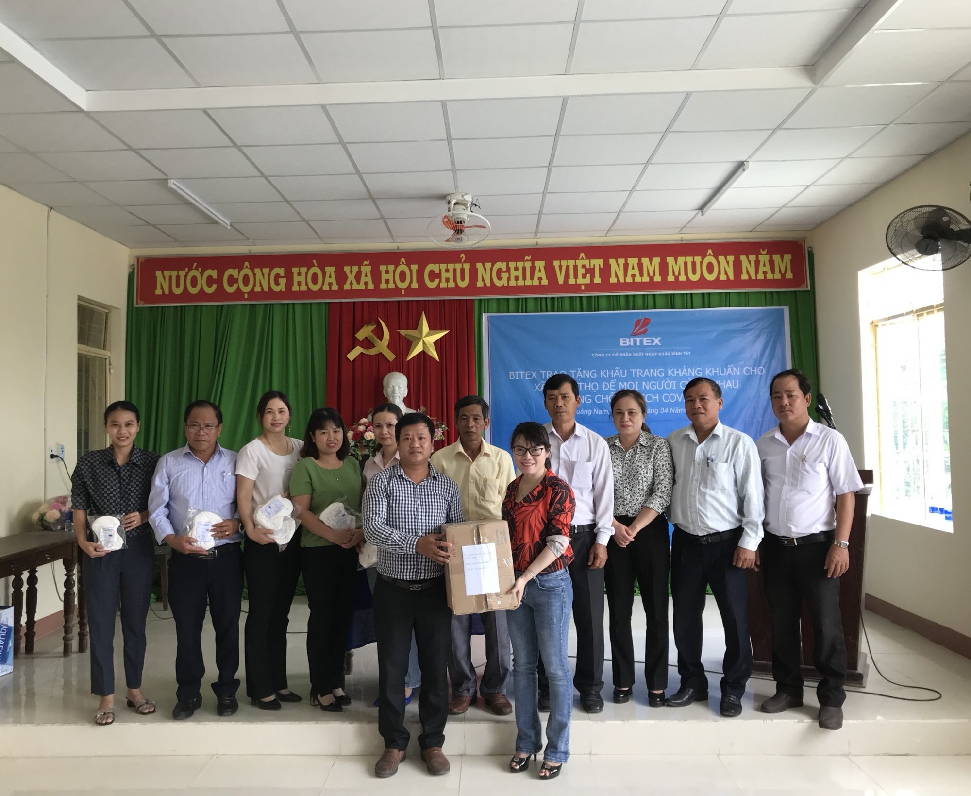 BITEX trao tặng 2400 khẩu trang vải kháng khuẩn cho xã Điện Thọ, chung tay phòng chống Covid 19