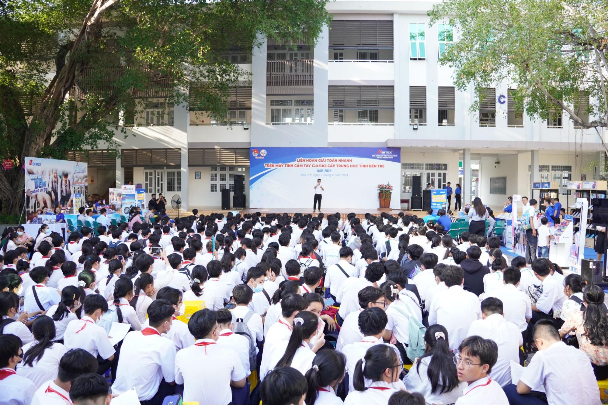 Hơn 360 thí sinh tham gia “Liên hoan Giải toán nhanh trên máy tính Casio cấp trung học” tại Bến Tre
