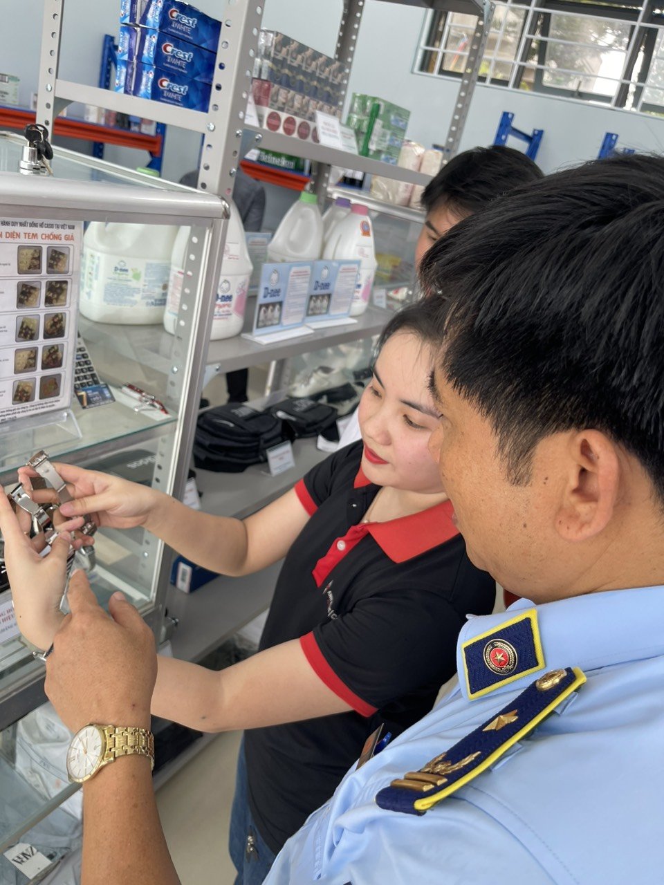 BITEX THAM GIA PHÒNG TRƯNG BÀY HÀNG THẬT - HÀNG GIẢ CỦA CỤC QUẢN LÝ THỊ TRƯỜNG PHÚ YÊN