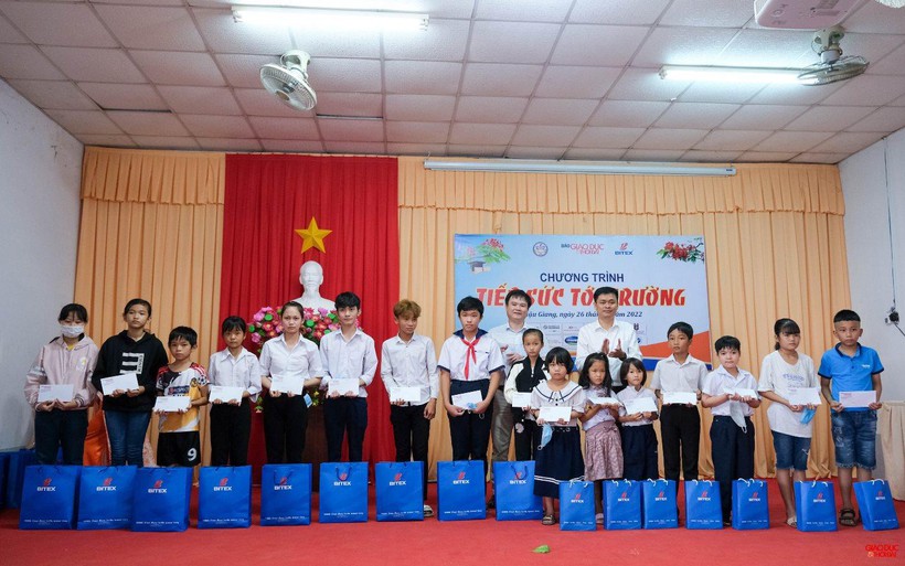 Bitex đồng hành cùng chương trình “Tiếp sức tới trường”