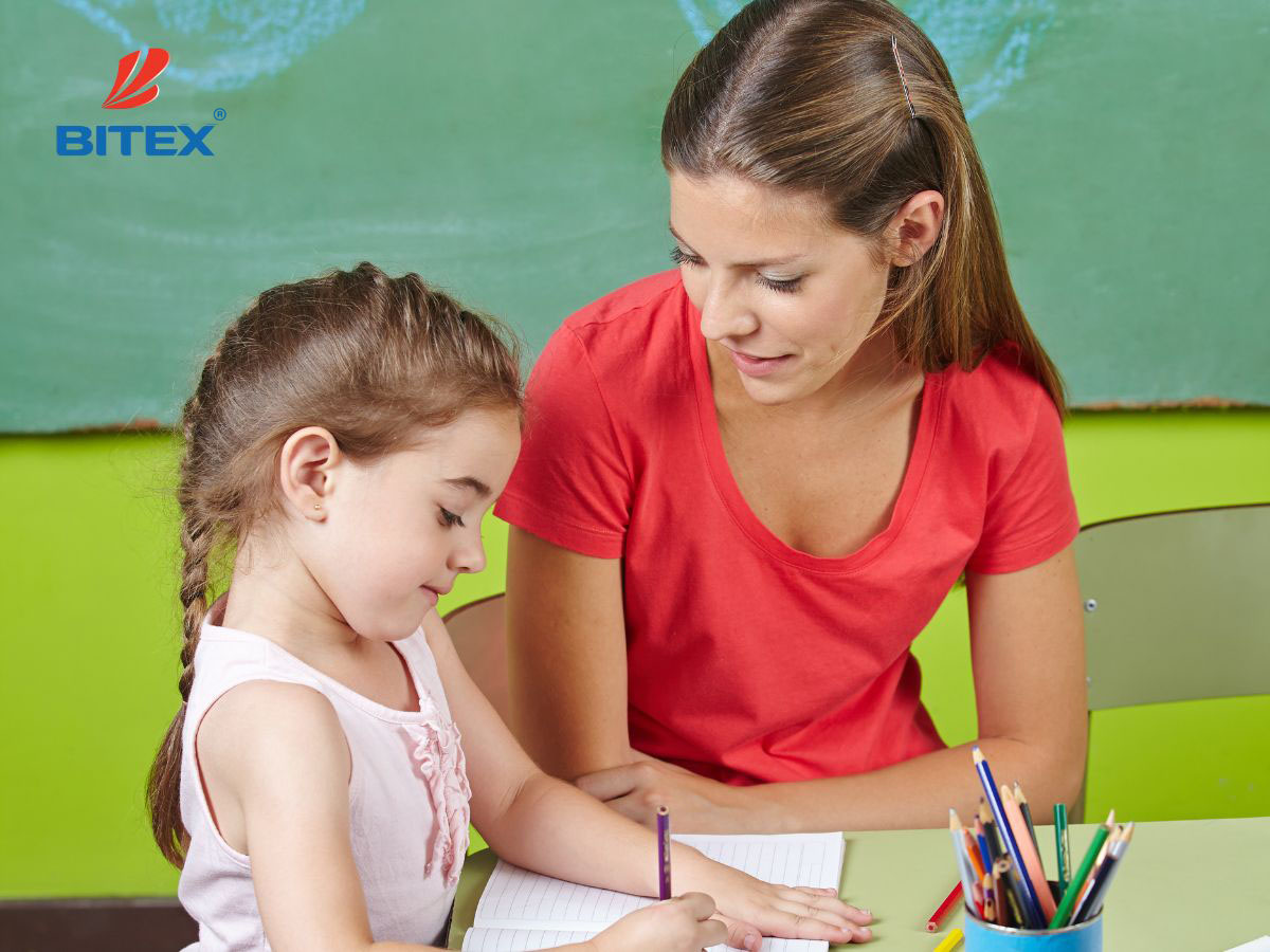 Dạy bé cách cầm bút viết chữ đẹp đúng cách và 