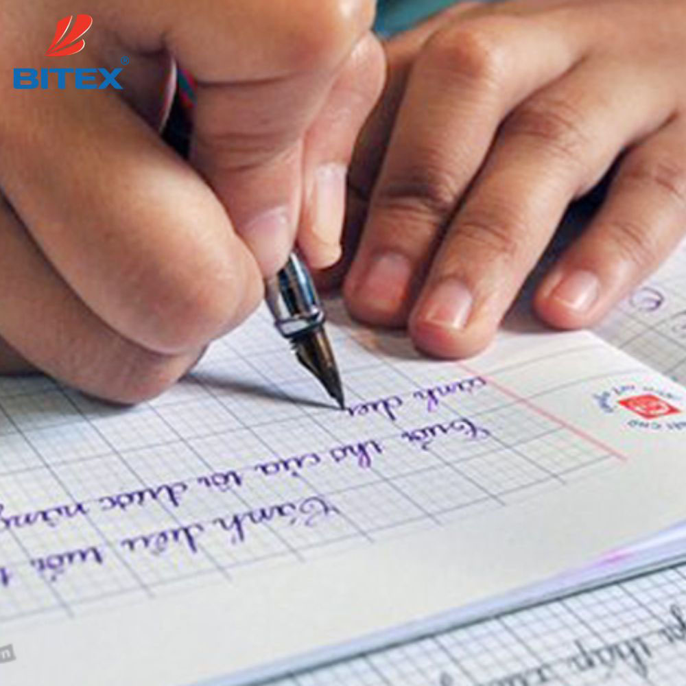 Nên dạy bé cầm bút chuẩn chuẩn để bé tư duy tốt hơn