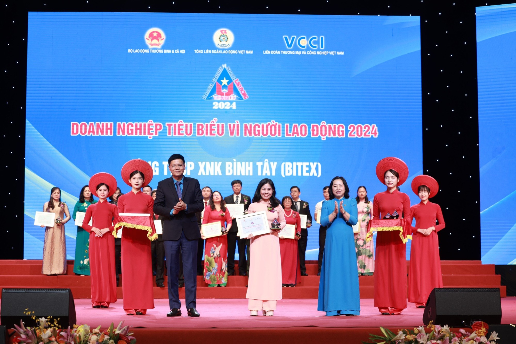 BITEX TIẾP TỤC ĐƯỢC VINH DANH “DOANH NGHIỆP TIÊU BIỂU VÌ NGƯỜI LAO ĐỘNG” NĂM 2024
