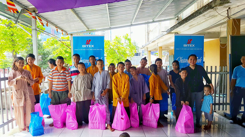BITEX trao quà và nấu ăn cho trẻ em mồ côi, người già không nơi nương tựa tại chùa Từ Hạnh
