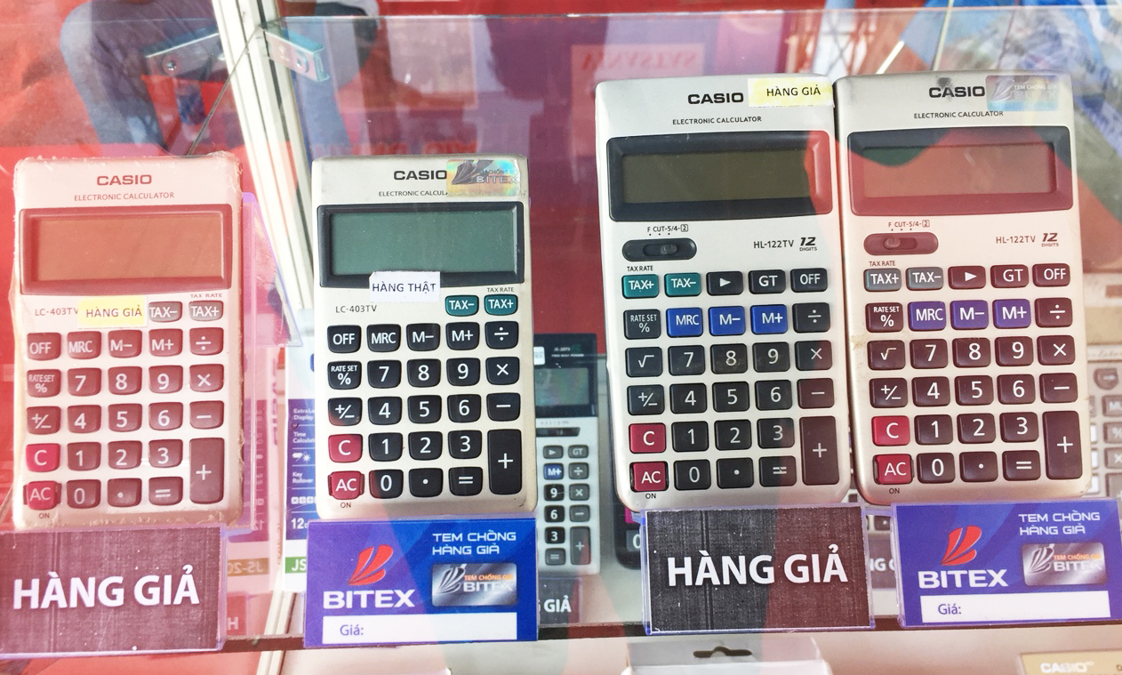 Đến hội chợ khuyến mại 2018: Ghé xem gian hàng trưng bày hàng giả hàng nhái máy tính Casio