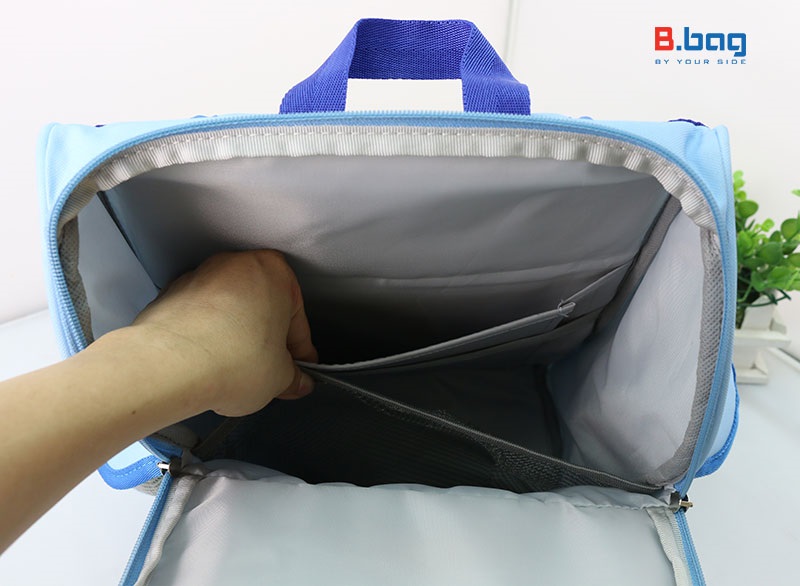 Soi bên trong cặp chống gù B.bag có ưu điểm gì?