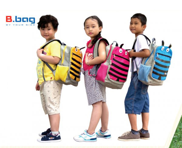 Cách sử dụng cặp, ba lô đúng chuẩn để bảo vệ cột sống của con